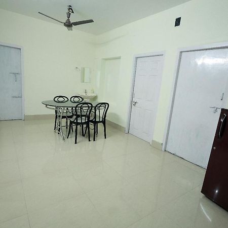 Toms Villa Along National Highway Thrissur At Nadathara Buitenkant foto