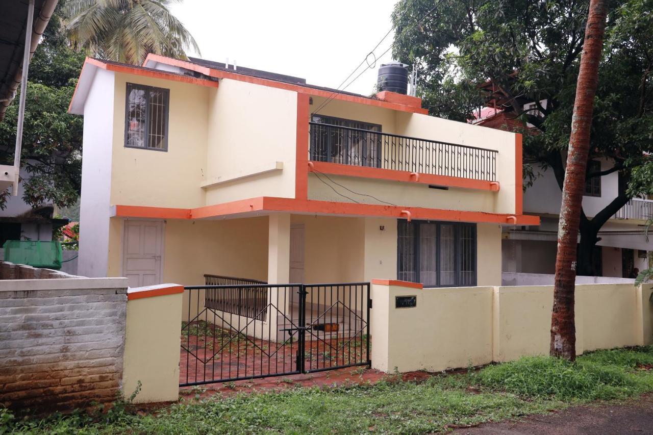 Toms Villa Along National Highway Thrissur At Nadathara Buitenkant foto
