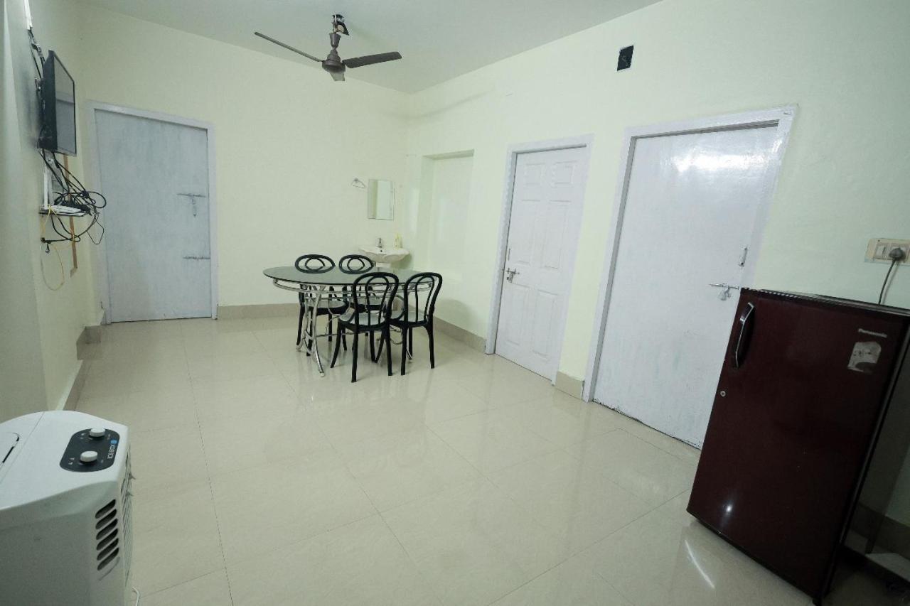 Toms Villa Along National Highway Thrissur At Nadathara Buitenkant foto
