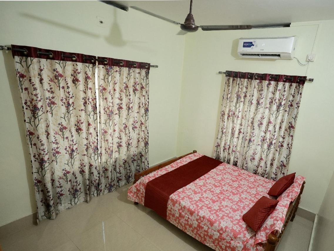Toms Villa Along National Highway Thrissur At Nadathara Buitenkant foto
