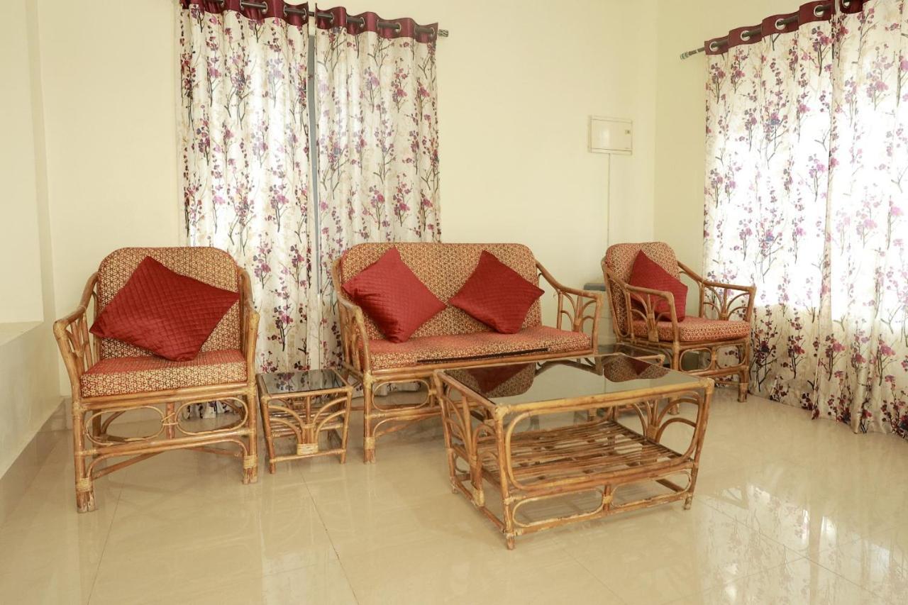 Toms Villa Along National Highway Thrissur At Nadathara Buitenkant foto